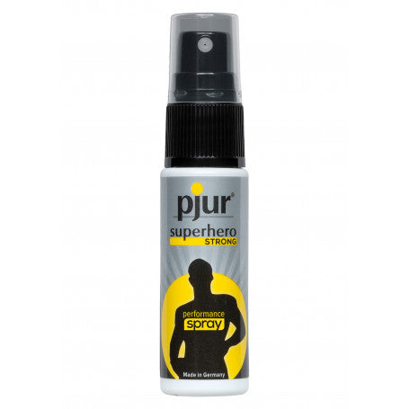 Spray prestazionale Pjur Superhero Strong da 20ml, arricchito con estratto di zenzero, confezione con design accattivante, prodotto in Germania e pronto per l'acquisto online.